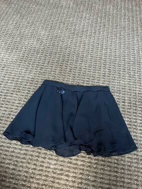 Girls Mini pull on ballet skirt by Eurotard. Size Large.